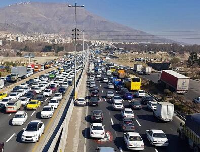 وضعیت جاده‌ها و راه‌ها در عصر آخرین روز تعطیلات / تداوم بارش باران و برف در بیشتر جاده‌های کشور / ترافیک نیمه‌سنگین در مسیر‌های منتهی به تهران