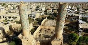 تصویری از مناره‌های نظامیه ابرکوه، یادگاری از دوره ایلخانیان