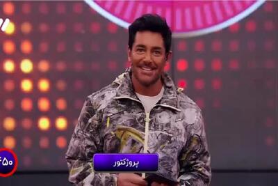 گاف خنده‌دار؛ شرکت کننده برنامه پروژکتور رو هی اشتباه میگه نفس نمیزنه گلزار از خنده