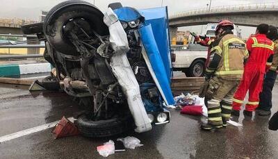 واژگونی مرگبار نیسان آبی در اتوبان
