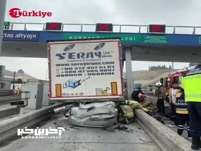 تصادف مرگبار خودرو با تریلی در استانبول