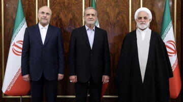 جزئیات اولین جلسه سران قوا در ۱۴۰۴ اعلام شد/پزشکیان: با زبان و نگاه مشترک می توانیم به هدف برسیم/امیدواری سران سه قوه برای سال جدید