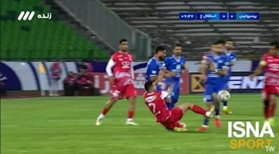 تصمیم بحث‌برانگیز داوران دیدار پرسپولیس و استقلال خوزستان