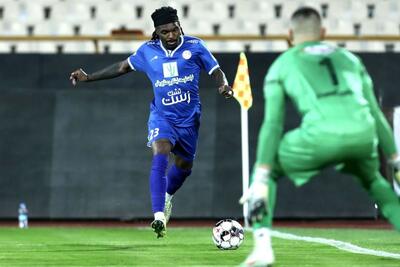 بیفوما پیراهن پرسپولیس را تحویل گرفت