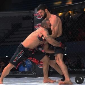 آیا مقصد بعدی اکبر آزادی فر MMA است یا بوکس بدون دستکش