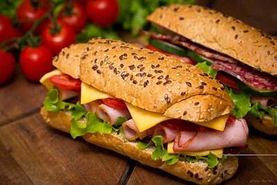 طرز تهیه خوشمزه‌ترین ژامبون ران مرغ خانگی + فیلم