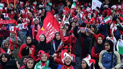 ببینید /  «درویش حیاکن رها کن» شعار بانوان هوادار پرسپولیس