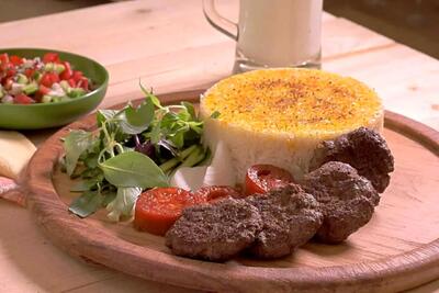 طرز تهیه کباب تابه‌ ای مجلسی به سبک رستورانی + ۱۳ فوت کوزه‌گری برای خوشمزگی بیشتر