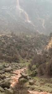 فیلم دیدنی از آبشار فصلی در دل خرم‌آباد