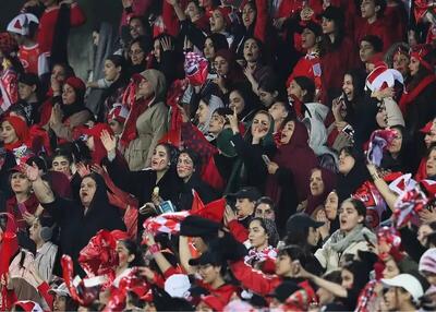شعارهای جنجالی زنان پرسپولیسی علیه درویش