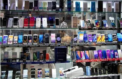 بازی خطرناک واردکنندگان و واسطه‌ها برای بالابردن قیمت گوشی همراه
