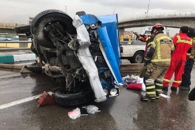 واژگونی مرگبار نیسان آبی در بزرگراه باکری تهران