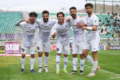 گلسازی، پاسخ اعتماد اخباری به هافبک جوان