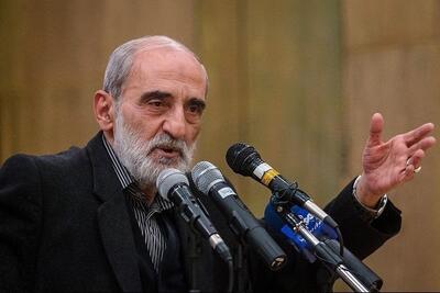 اکبر نبوی: «حسین شریعتمداری» که بر کیهان خیمه زده، جز نابودی سرمایه و اعتبار این روزنامه، چه دستاوردی داشته؟