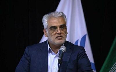 رئیس دانشگاه آزاد: استفاده از موبایل در جلسات امتحان آزاد شود