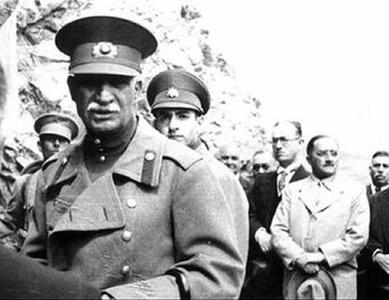 بازدید رضا شاه از اولین کارخانه هواپیماسازی ایران