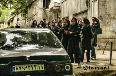 عکس/ شکل و شمایل چند دختر دانشجو با تیپ بامزه در دهه ۸۰ | اقتصاد24