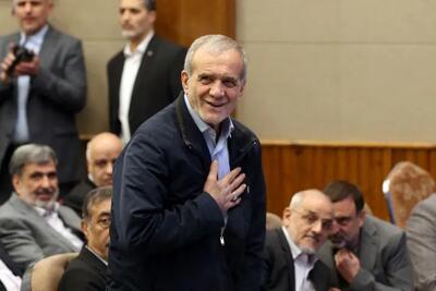 سنگ تمام روزنامه همشهری برای مسعود پزشکیان به دلیل برکناری شهرام دبیری؛ او پای شعارهای انتخاباتی‌اش ایستاده است
