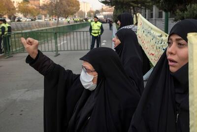 لیست نمایندگانی که در تجمعات غیرقانونی مقابل مجلس حضور داشتند