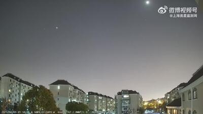 خودنمایی یک گلوله آتشین در آسمان شانگهای چین
