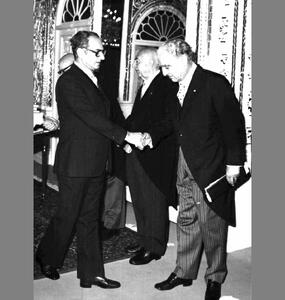 مردی که در اظهار چاکری و غلامی آداب و ترتیبی نمی‌جُست!