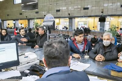 به جای کارگر، بانک‌ها را بگیرید