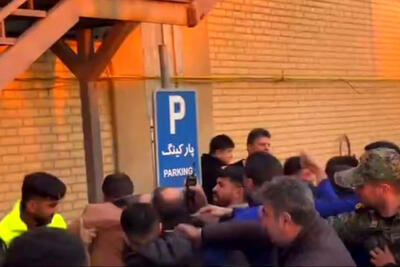 حمله باورنکردنی هواداران ملوان به مدیر رسانه هوادار! + فیلم