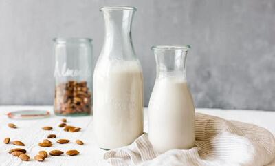 طرز تهیه شیر بادام خانگی+ نکات کلیدی
