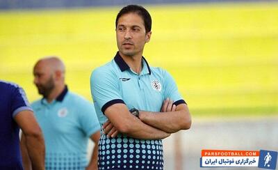فرزاد آشوبی هافبک سابق استقلال و پرسپولیس سرمربی تیم عقاب تهران در لیگ دسته دوم