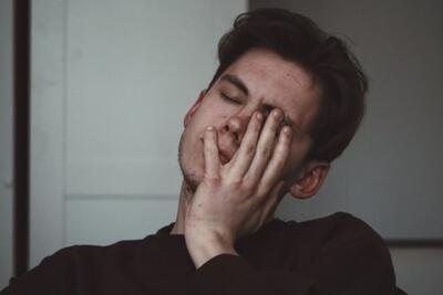 خواب‌رفتگی عاطفی چگونه رخ می‌دهد؟