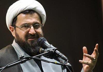 حاج آقای ماندگاری در پاسخ به فرد معترض در مسجد جمکران چه گفت؟ + فیلم