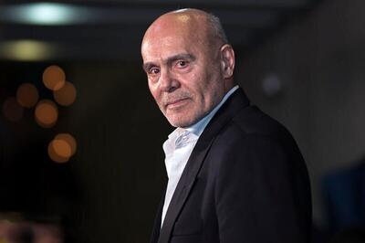 شب پر از هنرمندان: جمشید هاشم‌پور در کنار آزاده زارعی