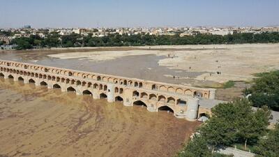 آب زاینده رود به زمین‌های کشاورزی شرق اصفهان رسید + فیلم