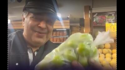تعجب رضا شفیعی جم از قیمت وحشتناک گوجه سبز!
