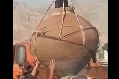 خمره کشف‌شده در ارسنجان به تخت جمشید منتقل شد (فیلم)