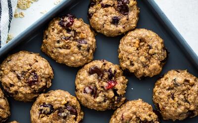 طرز تهیه کوکی جو با طعم شکلات اسنیکرز