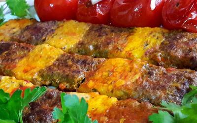 طرز تهیه کباب خانگی با طعمی بی‌نظیر / آموزش این کباب رو اصلا از دست نده + فیلم