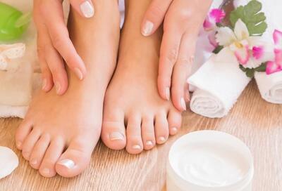 فرق میخچه با زگیل ویروسی چیست؟ اشتباهی که درمان را سخت‌تر می‌کند