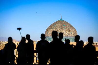 انجمن آژانس‌های مسافرتی: در نوروز، هتل‌‏ها، بوم‌‏گردی‌‏ها و مراکز اقامتی خالی بودند، اما مدارس پر شده‌‏اند/ مسافران در جزایر جنوبی عموماً در چادر اقامت داشتند/ در شأن مردم نیست که سفر‌های این‌‏چنینی داشته باشند