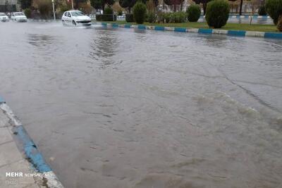 آب‌گرفتگی خیابان‌ها در خرم‌آباد