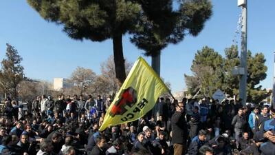 تجمع اعتراض‌آمیز مردم در مقابل سفارت مجارستان در تهران + فیلم