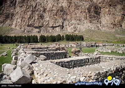 گردشگران در مجموعه تاریخی بیستون/عکس | روزنو