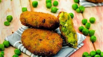طرز تهیه کوکوی ساده و خوشمزه با سیب‌زمینی و نخود فرنگی