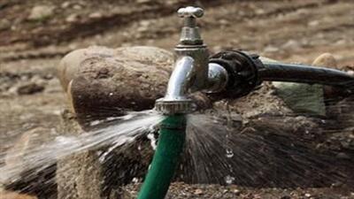 ترکیدگی لوله آب اهالی خیابان دانشجوی گرگان را به دردسر انداخت + فیلم
