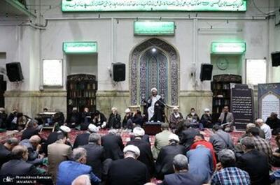 عکسی عجیب از عضو دولت احمدی نژاد در یک مراسم