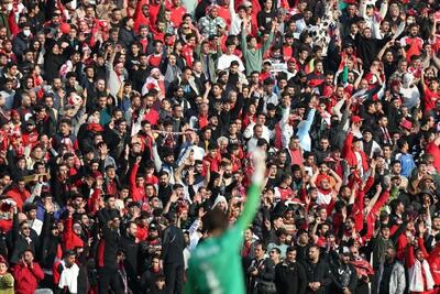 دو سال محرومیت هواداران تراکتور و پرسپولیس؟ مگر می شود؟ مگر داریم؟؛ باز هم همه کاسه کوزه‌ها سر هواداران شکسته شد