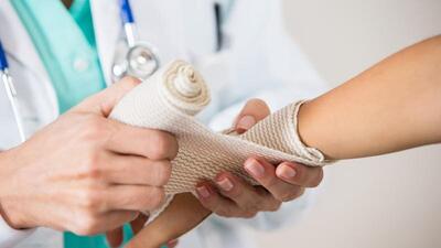 برای سوختگی دست با روغن داغ چی خوبه ؟ + درمان های سریع خانگی