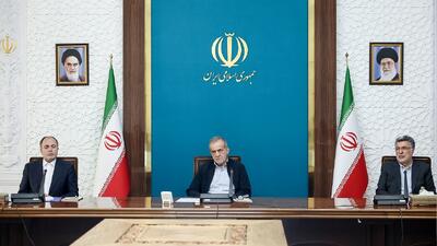 پزشکیان: زمینه بازگشت نخبگان ایرانی تحصیل‌کرده در خارج از کشور باید فراهم شود