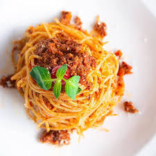 طرز تهیه اسپاگتی گوشت و ریحون به بهترین روش برای مهمانی - آینه فردا