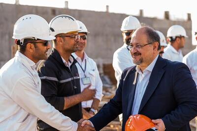 دستور محمد شریعتمداری برای تبدیل وضعیت بیش از ۱۲۰۰ نیروی خدماتی و حجمی ایثارگر | اقتصاد24